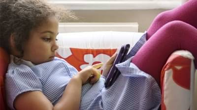 सोशल मीडियामुळे मुलांच्या आरोग्यावर होतोय परिणाम, मानसिक स्वास्थ्यही बिघडले!