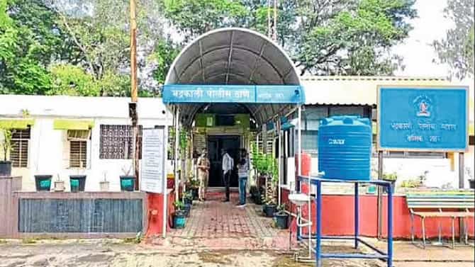पालकांचे दुर्लक्ष! चिमूरड्याचा हौदात पडून मृत्यू, हृदयद्रावक घटना कुठे आणि कशी घडली ?