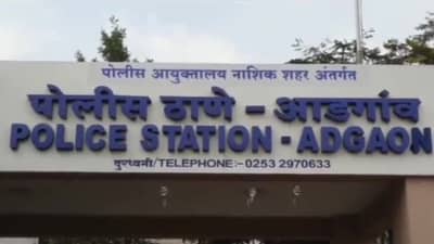 दुचाकीला कट मारला, दोघांनी बदला म्हणून थेट रिक्षाच पेटवली