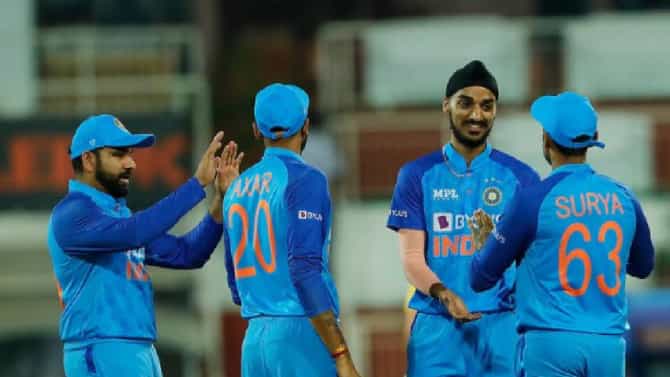 IND vs SA: अर्शदीप-दीपकच्या स्विंग होणाऱ्या बॉलसमोर दक्षिण आफ्रिकेची निम्मी टीम तंबूत, पहा VIDEO