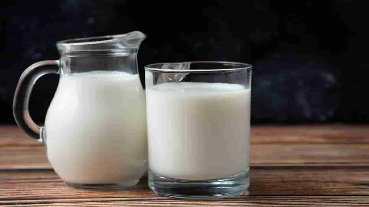 आरोग्याच्या या समस्या असतील तर रात्री दूध पिणे टाळा; फायद्याऐवजी होईल नुकसान