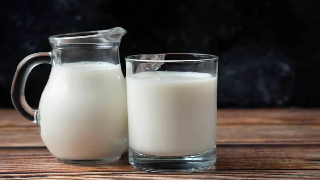 आरोग्याच्या 'या' समस्या असतील तर रात्री दूध पिणे टाळा; फायद्याऐवजी होईल नुकसान