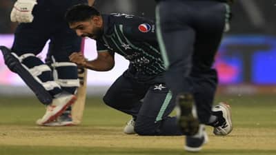 Video : पाकिस्तान इंग्लंडमध्ये रोमांचक मॅच, पाहा शेवटची ओव्हर