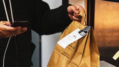 संतापजनक! नको तिथे हाथ लावून डिलीव्हरी बॉय पसार, पुण्यातल्या किस नंतर पनवेलमध्ये आक्षेपार्ह टच