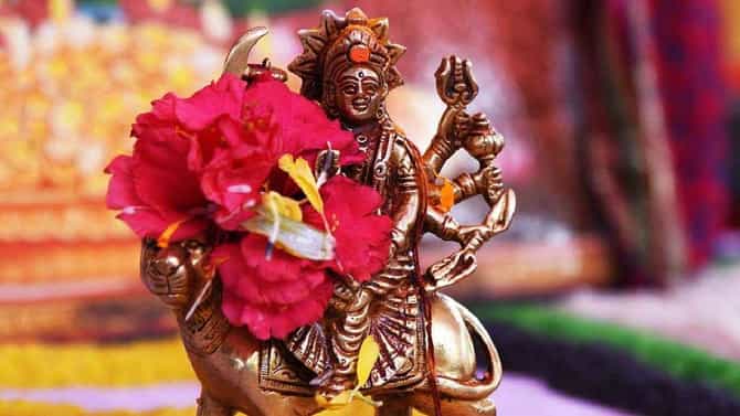 Navratri 2022: यंदाच्या नवरात्रीत करा वास्तुशास्त्राचे हे उपाय, घरात नांदेल सुखसमृद्धी