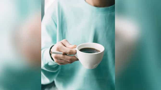 National Coffee Day 2022: कॉफीसह धूम्रपान करणाऱ्यांनी व्हा सावध, होऊ शकतात हे आजार !