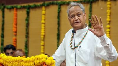 गहलोतांच्या माफीने निष्ठा आणखी गडद झाली...