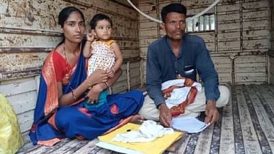 तीन दिवसांपासून 11 महिन्याच्या बाळासह पती-पत्नीचे उपोषण, अधिकारी-कर्मचारी करतायेत बर्थ डे सेलिब्रेशन