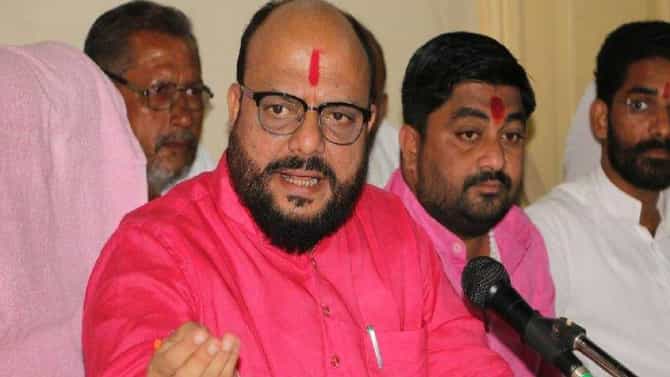 ....मग पाणी काय आकाशातून टाकू का? मंत्री गुलाबराव पाटील यांचे वादग्रस्त वक्तव्य