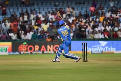 Video : इरफान पठाणने दिग्गज गोलंदाजाला मारले चार गगनचुंबी षटकार