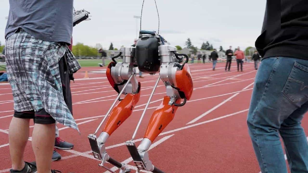 बापरे! चक्क एका रोबोटचा विश्वविक्रम! हा रोबोट माणसापेक्षा वाढीव आहे बघा...