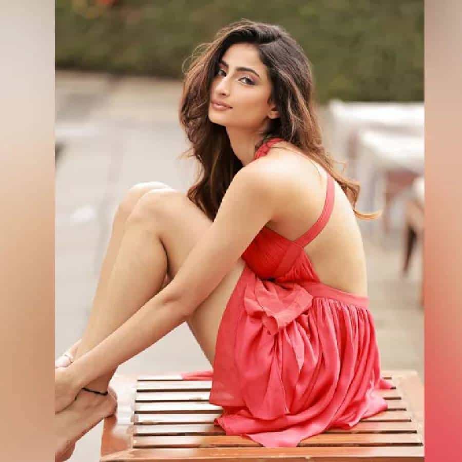 गेल्या दोन ते तीन वर्षांपासून श्वेता तिवारीची परी अर्थात तिची मुलगी पलक तिवारी बॉलिवूडमध्ये स्वत: ची एक वेगळी ओळख निर्माण करण्यासाठी सातत्याने धडपड देत आहे.