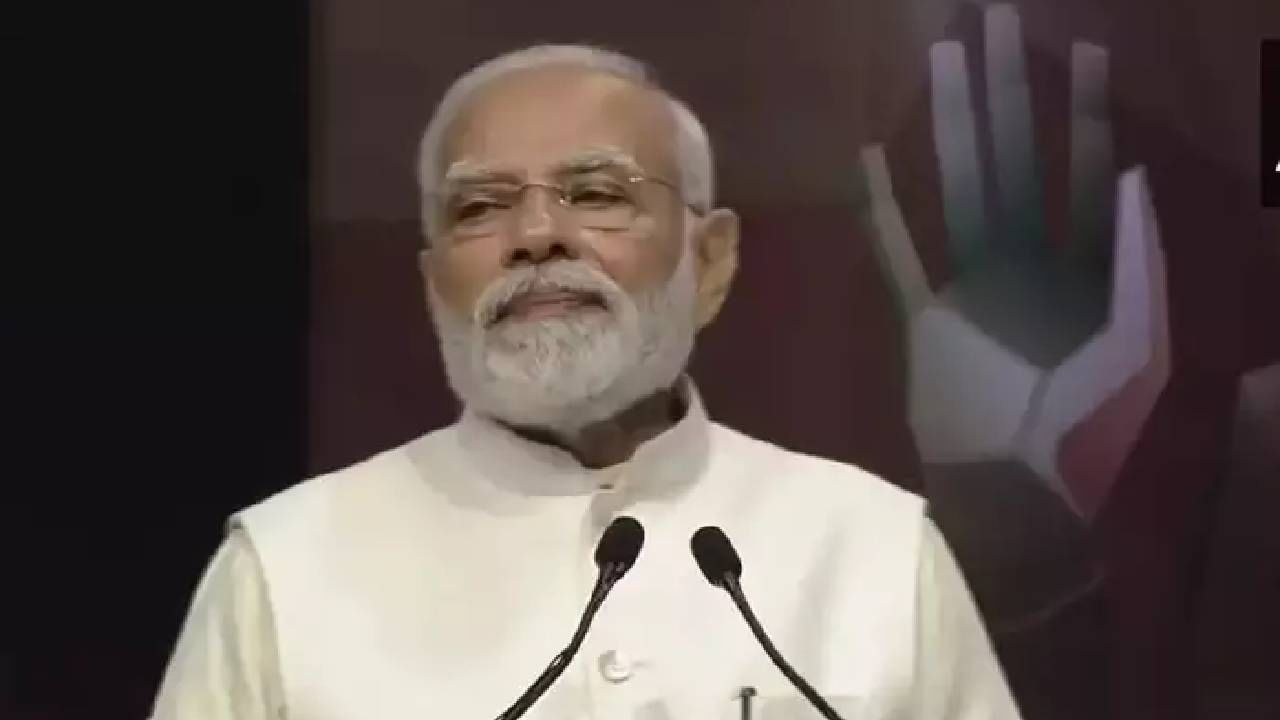 PM Narendra Modi : गरिबांचे वाचले दरमहा 4,000 रुपये, पंतप्रधान नरेंद्र मोदींनी सांगितला हा फॉर्म्युला..