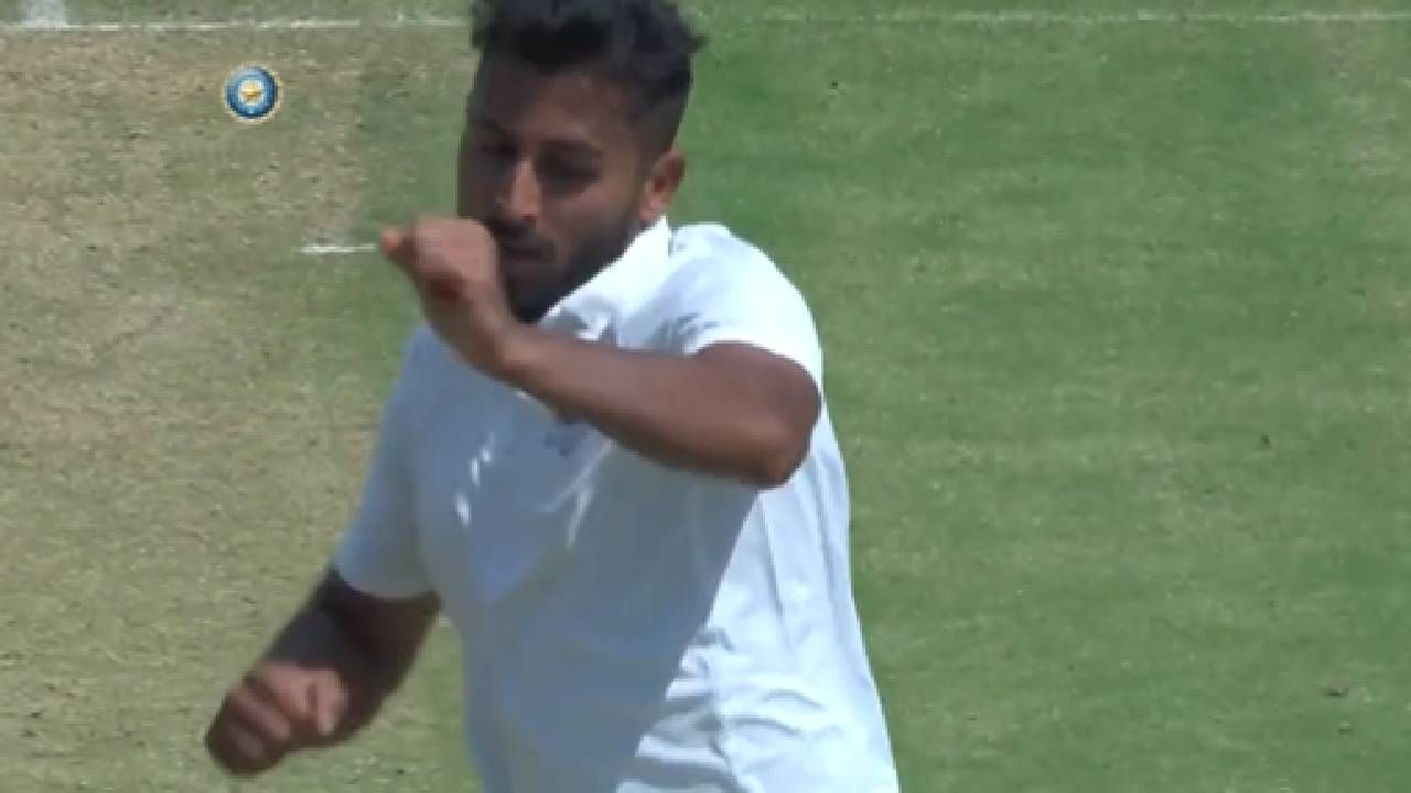 Umran Malik  नंतर बॅट-बॉलने कमाल करणारा काश्मीरचा एक क्रिकेटपटू सोशल मीडियावर हिट, VIDEO
