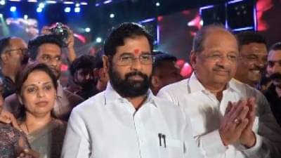 एकनाथ शिंदे यांचा वरळीत आदित्य ठाकरेंना धक्का, वरळीतील कार्यकर्त्यांचा शिंदे गटात प्रवेश