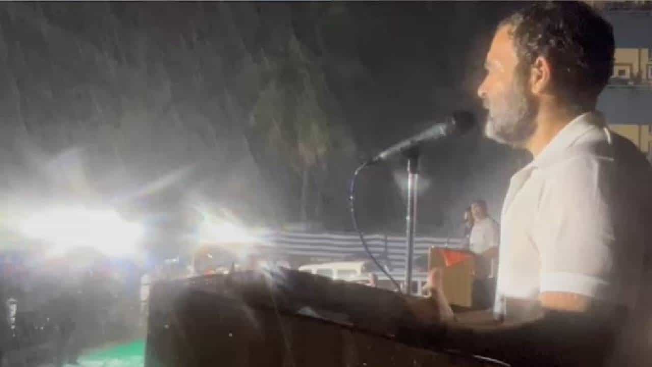 दक्षिणेतून सीमोल्लंघन होईल का? सत्तेचे उत्तर मिळेल का? मुसळधार पावसानेही त्यांचे गणित बिघडवले नाही; व्हिडीओ व्हायरल