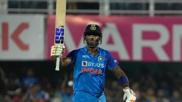 Suryakumar Yadav T20 क्रिकेटमधला Best बॅट्समन का? समजून घ्या या 5 पॉइंटसमधून