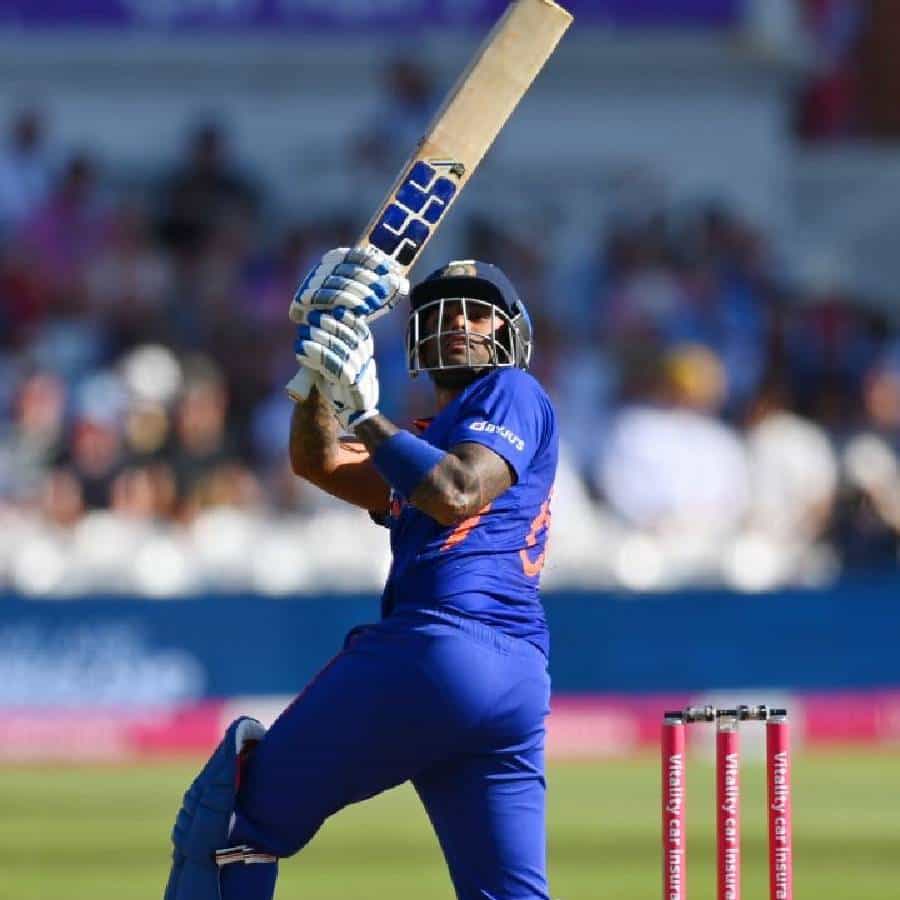 टीम इंडियाने काल झालेल्या मॅचमध्ये दक्षिण आफ्रिकेचा 16 धावांनी पराभव केला. त्यामुळे पुन्हा विराट कोहली आणि सुर्यकुमार यादव यांची चाहत्यांकडून स्तुती केली जात आहे. कालच्या सामन्यात सुद्धा अनेक रेकॉर्ड झाले आहेत.
