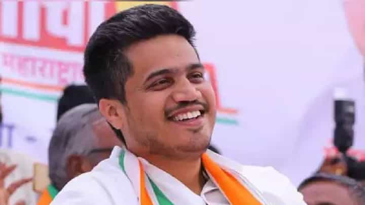 निवडणूक आयोगाच्या निर्णयाचं आश्चर्य वाटत नाही, कारण... -रोहित पवार निवडणूक आयोगाच्या निर्णयाचं आश्चर्य वाटत नाही, कारण... -रोहित पवार