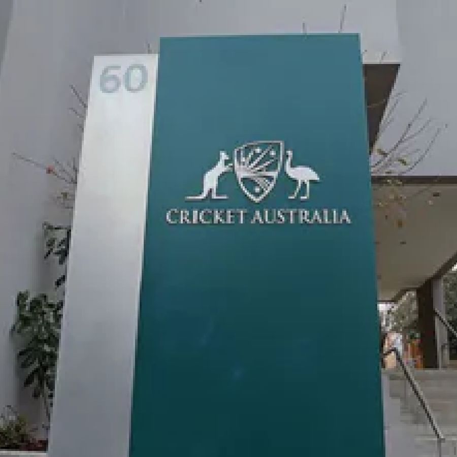 ऑस्ट्रेलियन क्रिकेटपटूनं संघाच्या अधिकाऱ्यांवर लैंगिक शोषणाचा गंभीर आरोप केले आहेत. यामुळे ही सगळी खळबळ उडाली आहे. असा धक्कादायक प्रकार समोर आल्यानं संघ टीकेचा धनी ठरला आहे. त्यावर आता क्रिकेट ऑस्ट्रेलियाकडून मोठं वक्तव्य करण्यात आलंय.