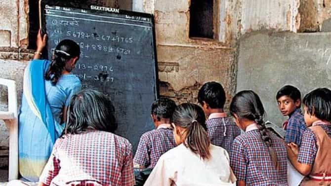 विद्यार्थ्यांसमोरच शिक्षिकांची मारामारी, बाचाबाची, शिवीगाळ! सरकारी शाळेतला पराक्रम