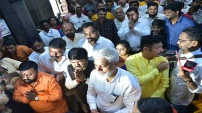 शिंदे गट नाशिकच्या श्री काळारामाचं दर्शन घेऊन मुंबईच्या दिशेने रवाना !