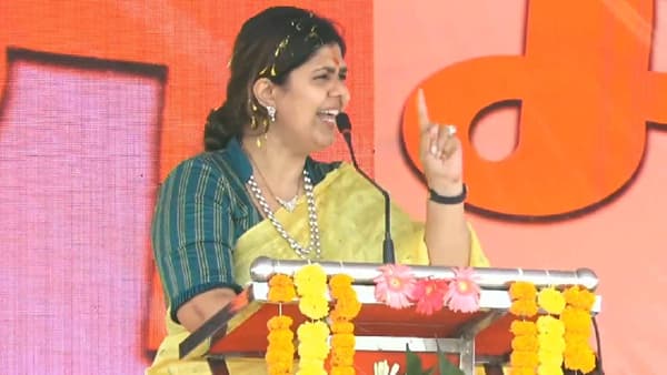 ओ पोलीस, तुमच्याशी बोलते, संपूर्ण सभा... पंकजा मुंडे नेमकं काय म्हणाल्या?