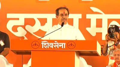 एक जरी निष्ठावंत म्हणाला गेट आऊट तर मी पायऱ्या उतरून निघून जाईल; असं का म्हणाले उद्धव ठाकरे?