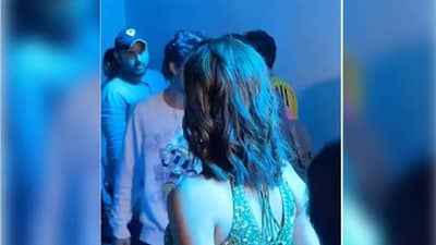 Video | भर पार्टीत आर्यन खानने अनन्या पांडेला केले इग्नोर, पाहा व्हायरल व्हिडीओ...