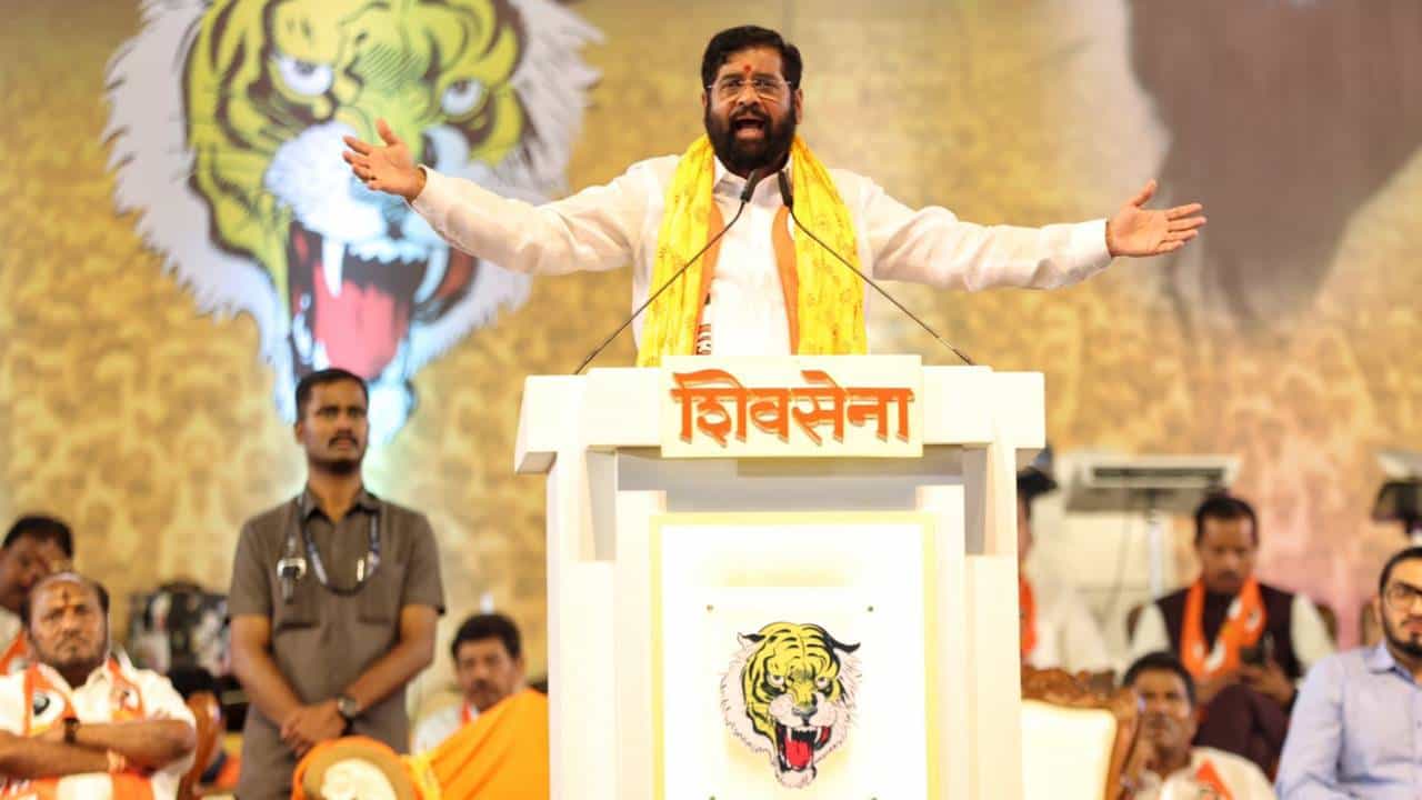 निवडणूक आयोगासमोर सहा पर्याय मांडले, पण 'या' एकमेव चिन्हासाठी शिंदेगट आग्रही