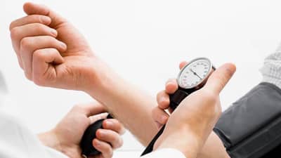 Mental Health Tips: मानसिक आरोग्यासाठी उच्च रक्तदाब अतिशय घातक, जाणून घ्या कारण