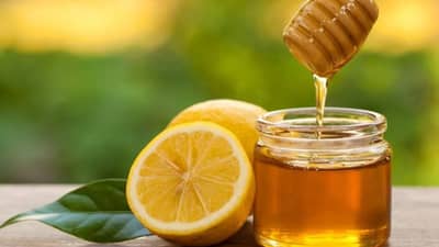 लिंबूपाणी आणि मधाचे सेवन करताना रहा सावध, आयुर्वेद तज्ज्ञांनी सांगितले कारण
