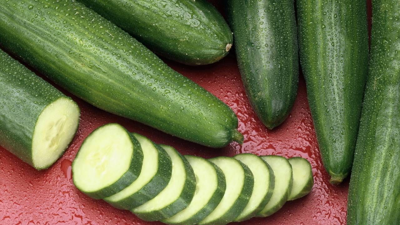 Cucumber for Cholesterol: काकडी खाल्याने कोलेस्ट्रॉल खरंच कमी होते का ? Cucumber for Cholesterol: काकडी खाल्याने कोलेस्ट्रॉल खरंच कमी होते का ?
