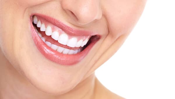 World Smile Day 2022: फक्त 2 मिनिटांत ब्लड प्रेशर, तणाव आणि वेदनांपासून मिळेल आराम ! आता तरी हसा
