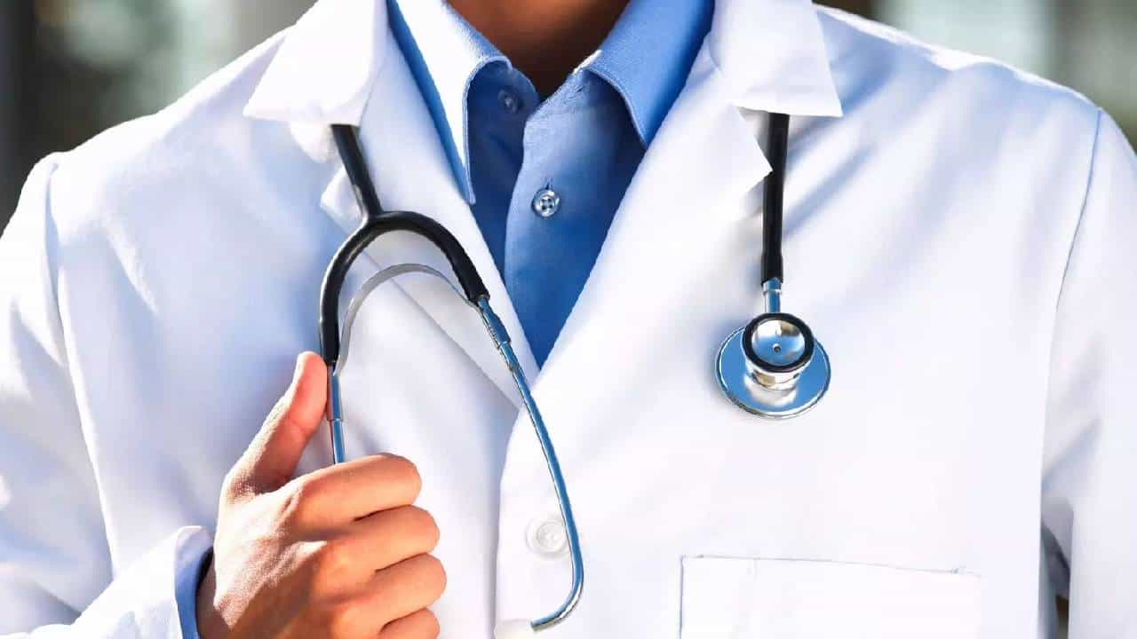 हुश्श... इंग्रजीपासून सुटका; आता हिंदीत शिकून डॉक्टर होता येणार; या अभ्यासक्रमासाठी खास सवलत