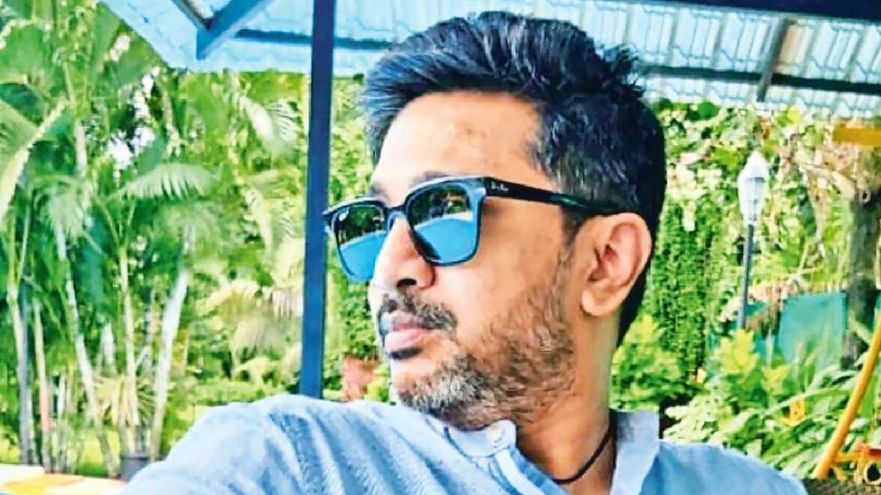 वडील शिंदेंकडे, मुलगा उद्धव ठाकरेंकडे, नवे ठाकरे पहिल्यांदाच माध्यमांसमो, पाहा Video वडील शिंदेंकडे, मुलगा उद्धव ठाकरेंकडे, नवे ठाकरे पहिल्यांदाच माध्यमांसमो, पाहा Video