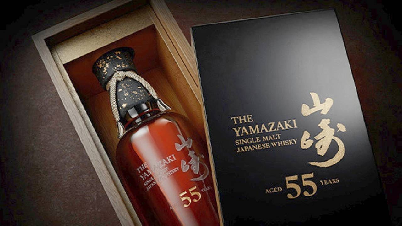 'इतक्या' कोटींना विकली गेली जगातील सर्वात महागडी व्हिस्की! लिलाव झाला लिलाव 'इतक्या' कोटींना विकली गेली जगातील सर्वात महागडी व्हिस्की! लिलाव झाला लिलाव