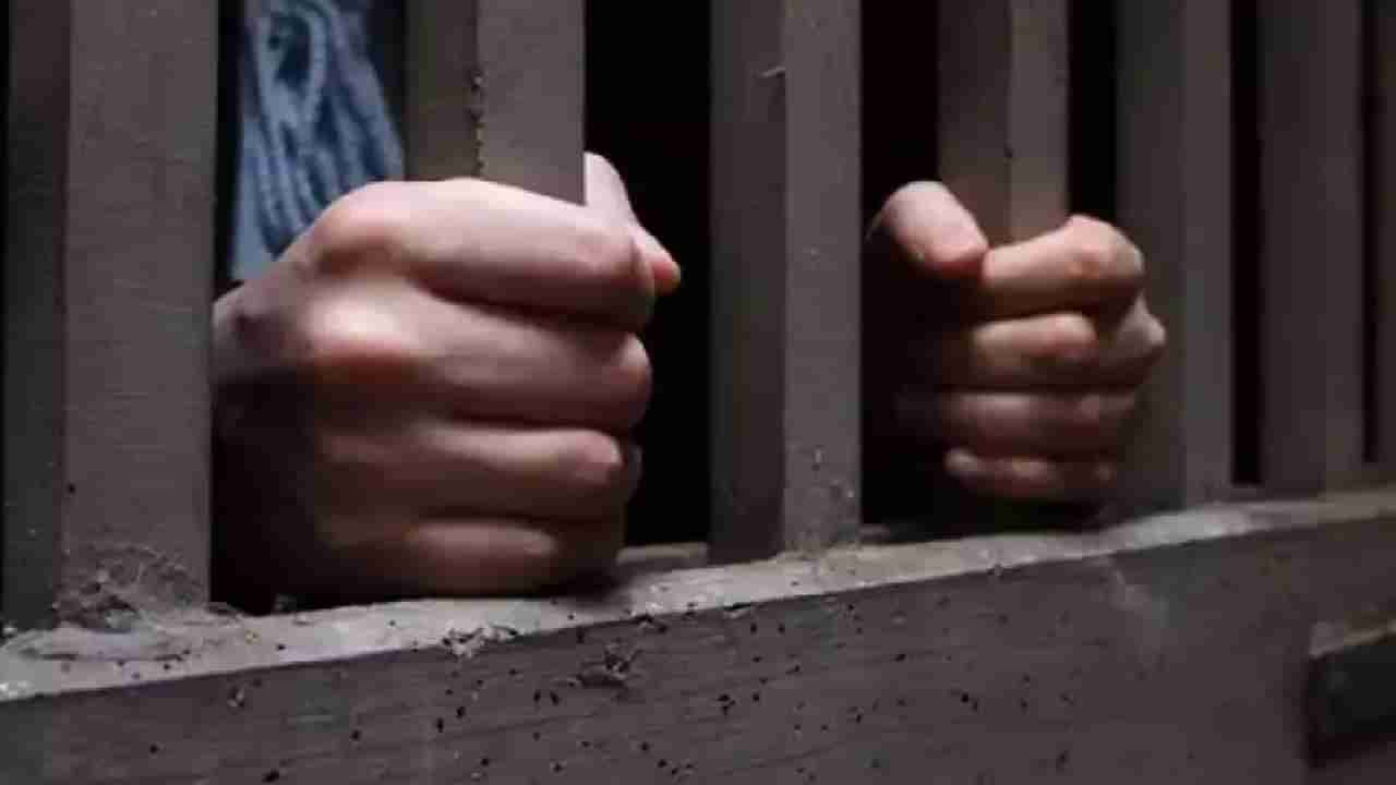 Jail : Internet वापराल तर थेट तुरुंगात जाल, हा काय झमेला आहे बुवा?