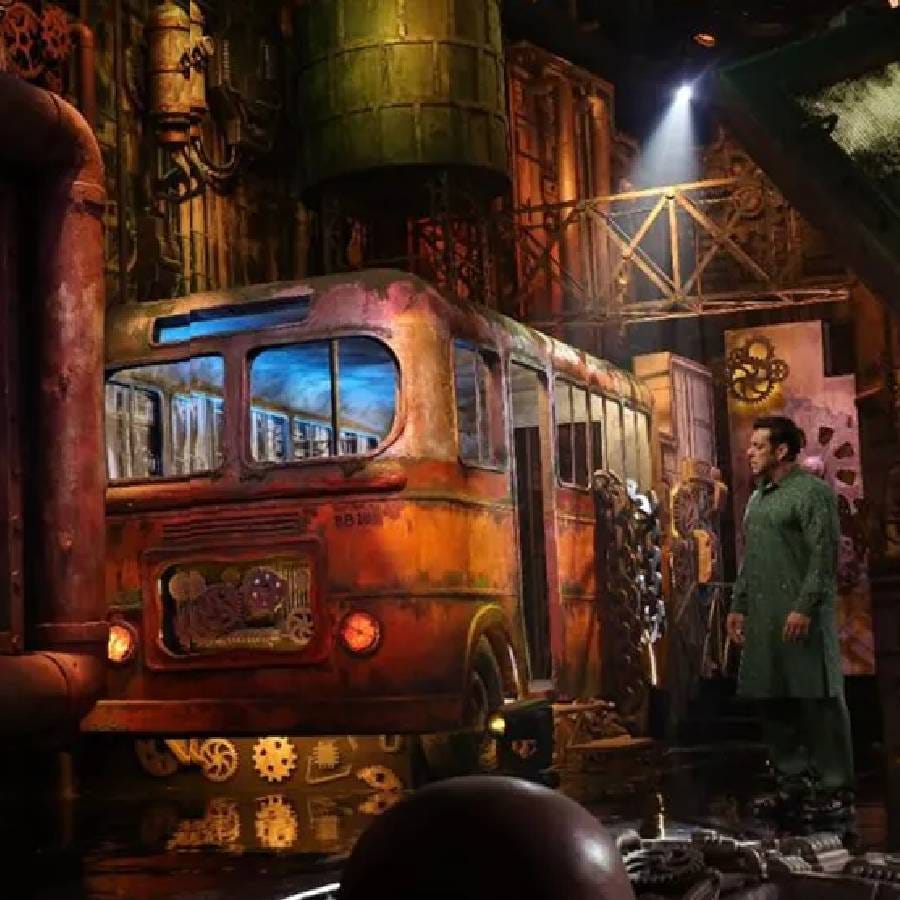 बिग बॉस 16 च्या घरात सलमान खानसोबत रश्मिका मंदाना आणि नीना गुप्ता आल्या होत्या. यावेळी त्यांनी खूप धमाल देखील केलीय. 