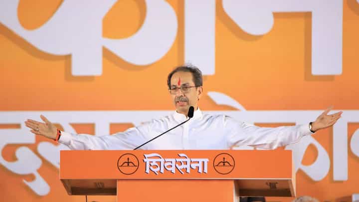तुम्ही चिन्ह गोठवलं असेल पण आमचं रक्त पेटवलंत तुम्ही चिन्ह गोठवलं असेल पण आमचं रक्त पेटवलंत