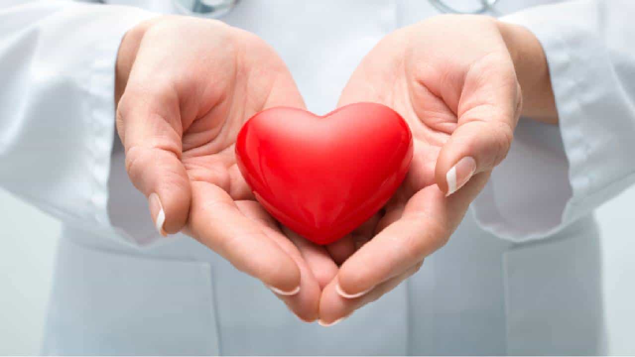 Heart Problem: कार्डियक अरेस्ट आणि हार्ट अटॅकमध्ये काय आहे फरक? अशी आहेत दोघांचेही लक्षणं