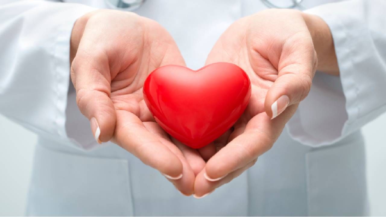 Heart Problem: कार्डियक अरेस्ट आणि हार्ट अटॅकमध्ये काय आहे फरक? अशी आहेत दोघांचेही लक्षणं