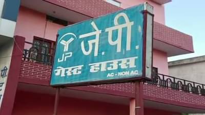 गेस्ट हाऊसमध्ये कपडे बदलतांना विद्यार्थिनीचे लक्ष गेले CCTV कॅमेरावर, नंतर धक्कादायक प्रकार उघड!