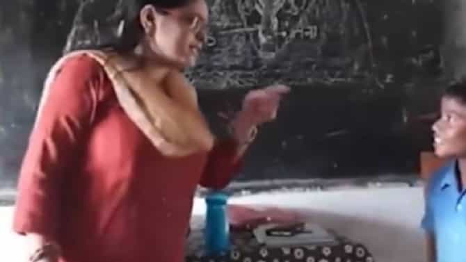 या मॅडमने जॉनी जॉनी येस पापा कविता विद्यार्थ्यांना कशी शिकवली बघा...कमाल व्हिडीओ!