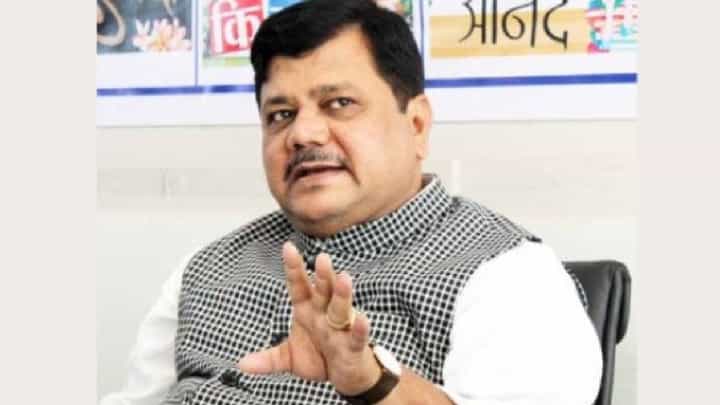 तेव्हा ते मातोश्रीवर बसून होते, प्रविण दरेकरांचा औरंगाबाद दौऱ्यावरून उद्धव ठाकरे यांना खोचक टोला तेव्हा ते मातोश्रीवर बसून होते, प्रविण दरेकरांचा औरंगाबाद दौऱ्यावरून उद्धव ठाकरे यांना खोचक टोला