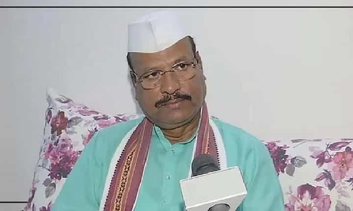 मुख्यमंत्री होऊनही शिवसैनिकांना न्याय देता आला नाही; अब्दुल सत्तार यांचा पुन्हा एकदा उद्धव ठाकरेंवर निशाणा मुख्यमंत्री होऊनही शिवसैनिकांना न्याय देता आला नाही; अब्दुल सत्तार यांचा पुन्हा एकदा उद्धव ठाकरेंवर निशाणा