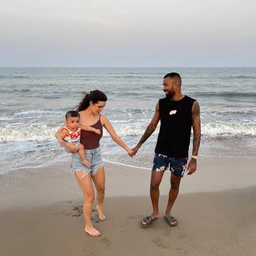 हार्दीक पांड्याला तिथं गेल्यापासून त्याच्या बायकोची आठवण होत आहे. कारण त्याने इंन्स्टाग्रामवरती एक पोस्ट शेअर केली आहे. त्यामध्ये त्याने बायकोची आठवण होत असल्याचं म्हटलं आहे.