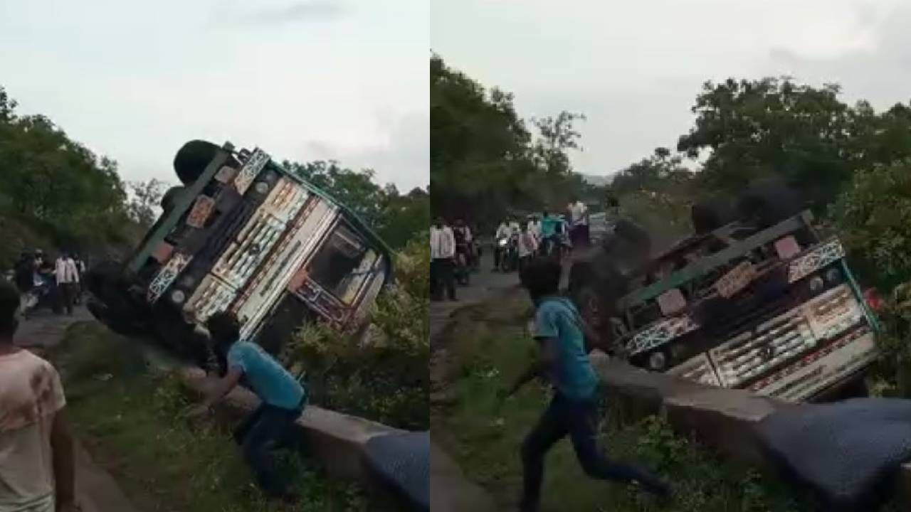 80 फूट दरीत कोसळलेला ट्रक अडकला झाडावर, घटना कॅमेऱ्यात कैद