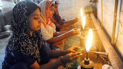 Trending : बाटलीतून दारू नव्हं, बाटलीतून बांगडी, याला म्हंनत्यात सुपर्ब पॉझिटिव्ह!