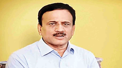 इकडे आग लावायची का ? तिकडे लावायची ? ठाकरे - शिंदेंच्या चिन्हाबाबत महाजन काय म्हणाले ?